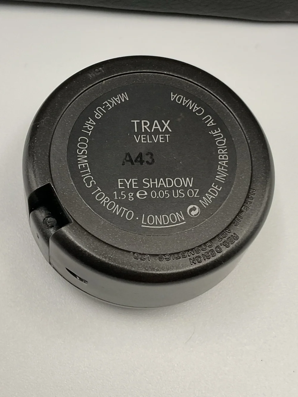 MAC Cosmetics Velvet Eyeshadow in Trax - Discontinued